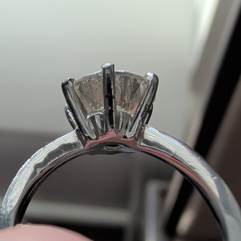 Elegant Ring with Clear Gemstone - Picture 10 of 11